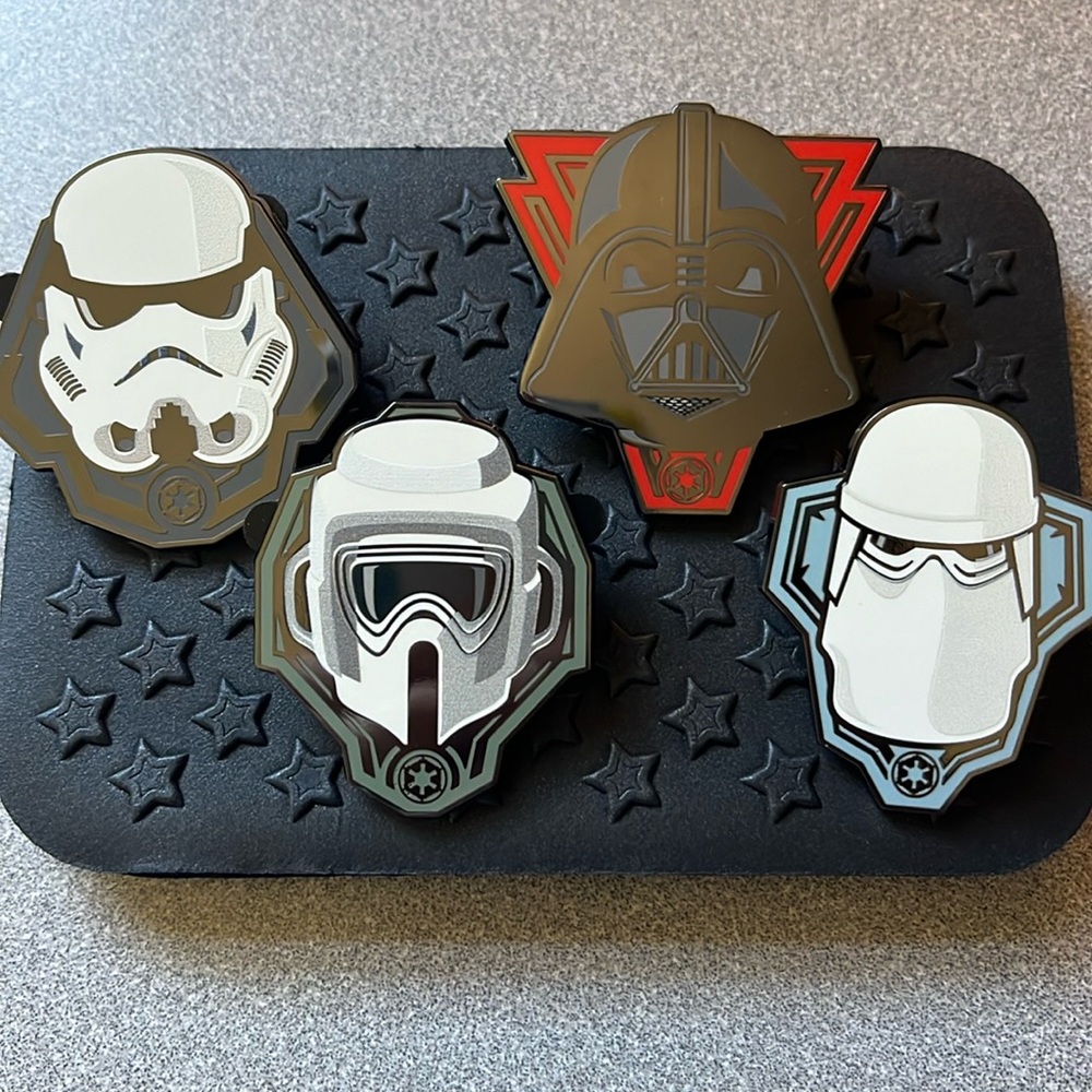 Set of 4 Star Wars Disney trading pins